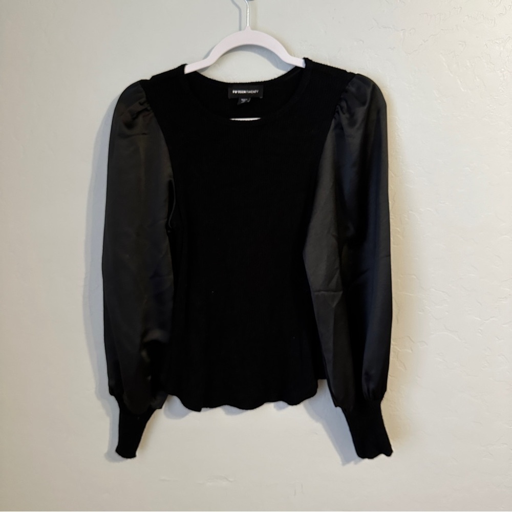 Fifteen Twenty Satin Puff Sleeve Top in Black Size‎ XS